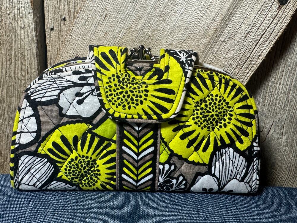 Vera Bradley Wallet Floral Citron Pattern Quilted Black & Yellow Twist Kiss Lock